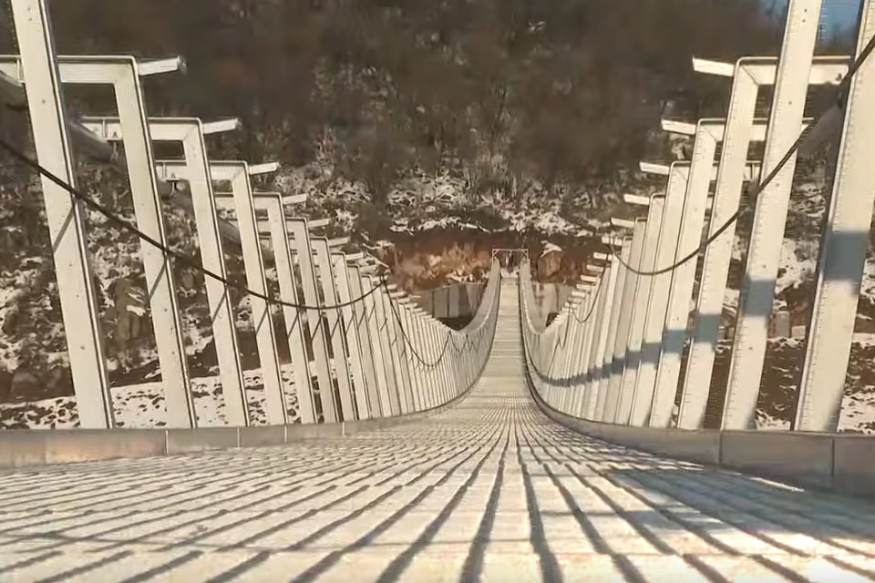 Sátoraljaújhely: Már csak pár méter hiányzik a Nemzeti Összetartozás hídjának járófelületéből