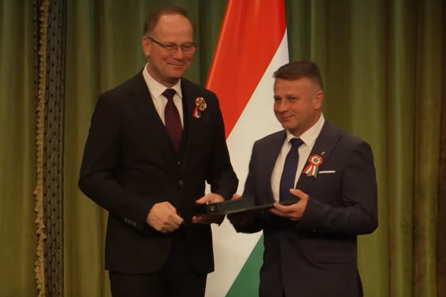Sárospatak: Magyar Arany Érdemkereszt kitüntetéssel ismerték el Aros János városfejlesztő munkáját