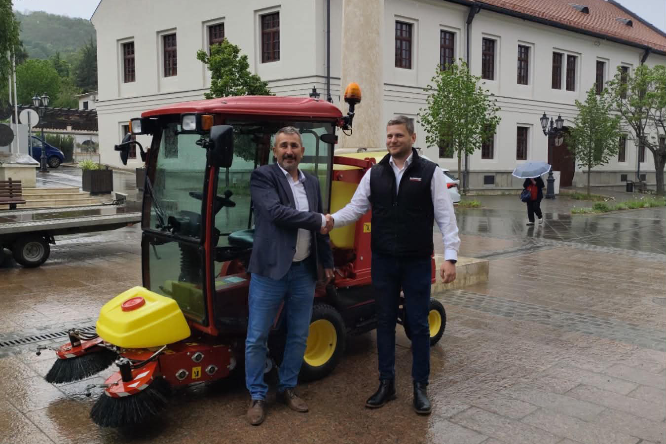 Tokaj: Új multifunkciós munkagéppel bővült a Városgondnokság gépparkja